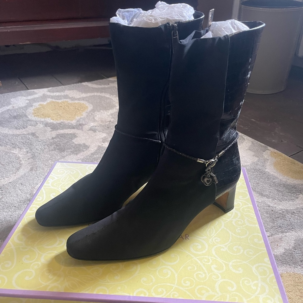 BRIGHTON Quick Black Croc Embossed Leather Stretch Zip Mid Calf Boots Size 9